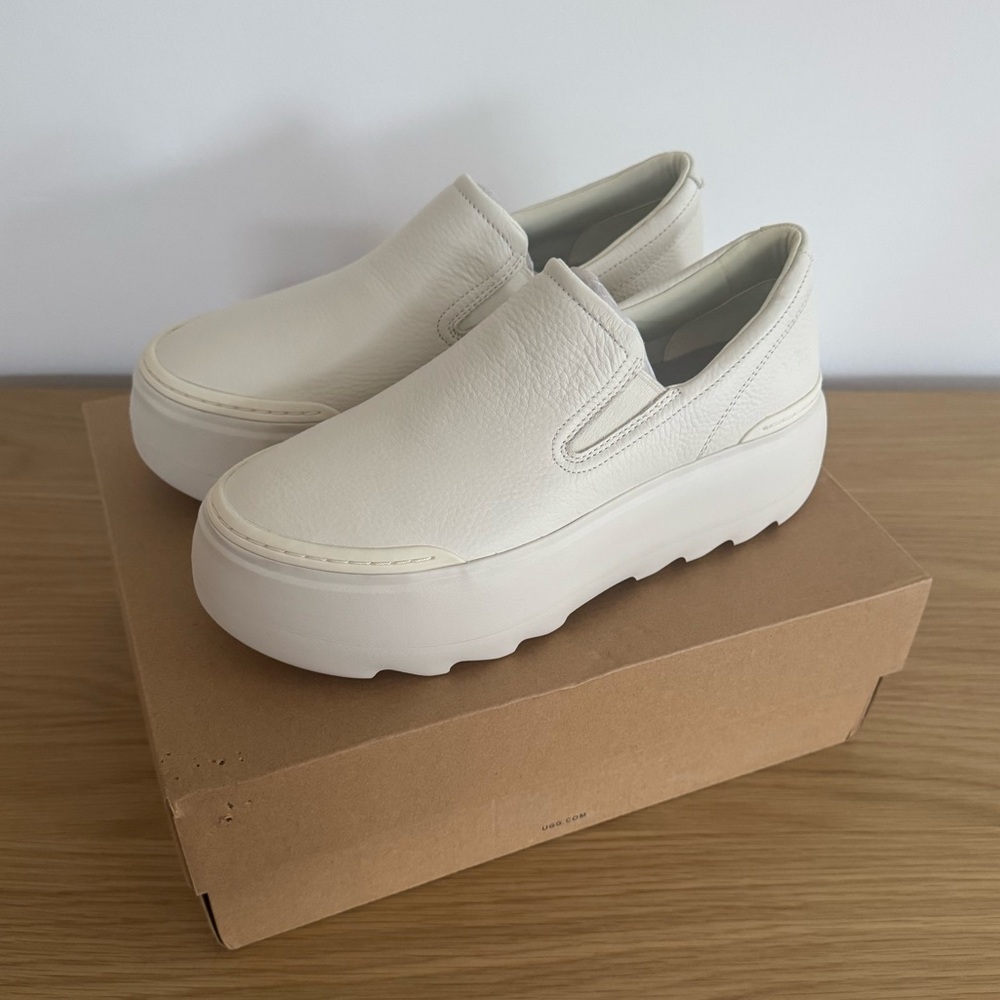 UGG MARIN MEGA SLIP ON